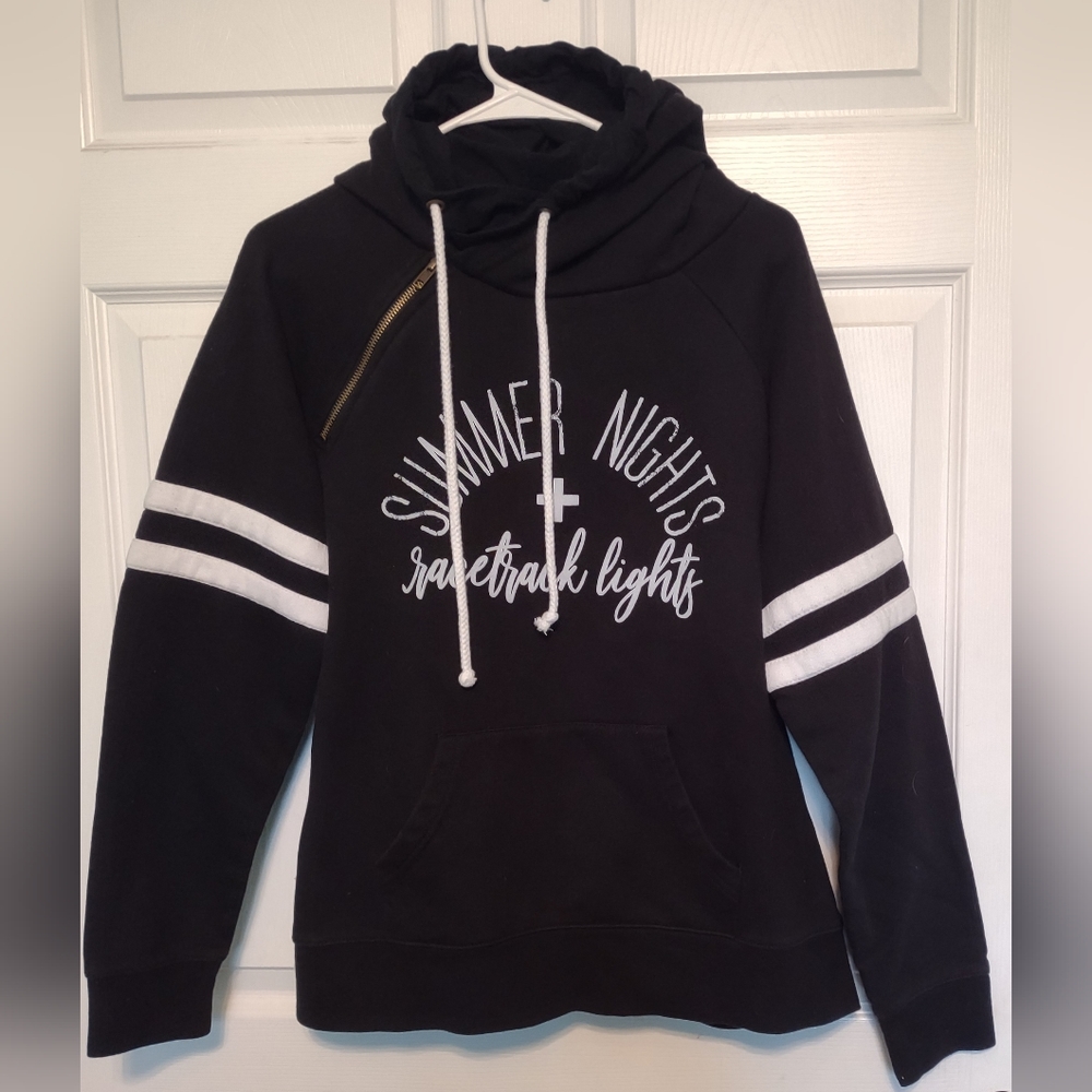 🍁 (Double Hooded) Sporty Hoodie. Zipper accent on shoulder